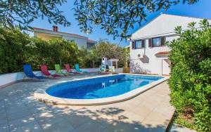 Apartment Zeljko- mit Pool, 200m vom Meer - Ubytování bez kategorie ve městě Šilo