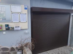 Pauls Hexenhaus Wohnung Hexe mit Fahrrad Garage und Innenhof für Motorräder