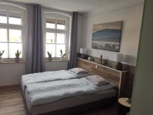 Pauls Hexenhaus Wohnung Hexe mit Fahrrad Garage und Innenhof für Motorräder