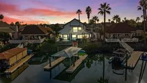 * Large Updated Waterfront Delta Manor Boat Dock * - Oakley