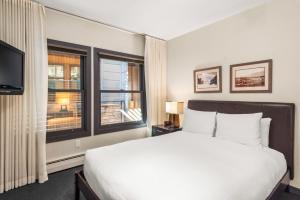 Durant Unit C2, Condo with Designer Finishes, Great Views & Location