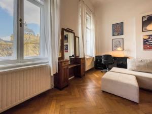 Lotus - Designer apt in city center