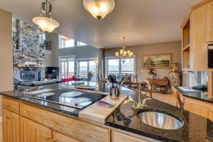 Sky Valley Home with Mtn View, 5 Mi to Rabun Bald!