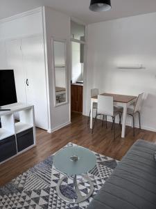 Colourful & Comfy Studio Flat