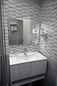 Deluxe Triple Room room in Hotel Blanc