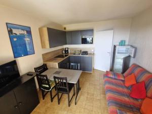 T2 avec piscine, parking, terrasse et vue mer au Rayol-Canadel-sur-Mer - FR-1-100-331
