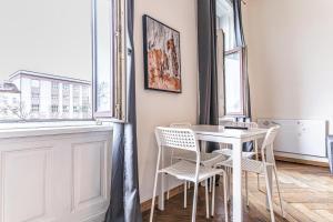 Gorgeous 1BR Apt near AKH Hospital