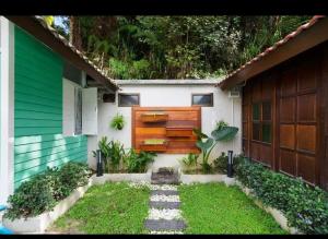 Hillside cottage chalet studio