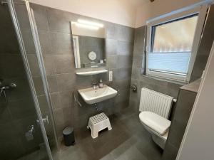 G1 Eingezäuntes Haus mit Kamin in Eckwarderhörne