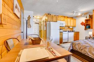 2 Mi to Granby Ranch: Dog-Friendly Studio!