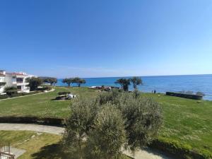 Beachfront Charming Maisonette