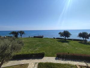 Beachfront Charming Maisonette