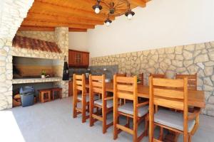 Ferienhaus mit Privatpool für 8 Personen ca 120 qm in Dubrava kod Sibenik, Dalmatien Norddalmatien