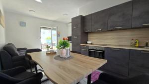 THREE FLOOR Deluxe Pool Apartments