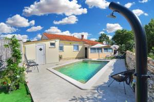 Ferienhaus mit Privatpool für 8 Personen ca 120 qm in Paradiž bei Vodnjan, Istrien Südküste von Istr