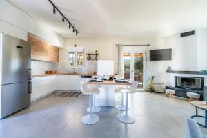 Newly Built Home with Garden, 400m to Beach