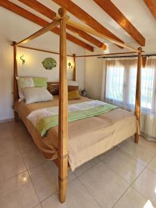 Villa mit großem Privatpool und herrlichem Meerblick mit 4 Schlafzimmern für bis zu 8 Personen