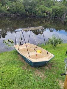 steve and coris tropical king suite 2