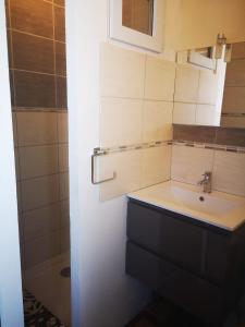Sejours chez l'habitant Chambres avec salle de bains et cuisine en centre ville Argenton sur Creuse : photos des chambres