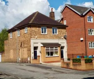 Simple Compact House ! - Baguley