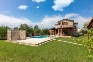 Villa Shirin mit Pool, Jacuzzi und Kamin 