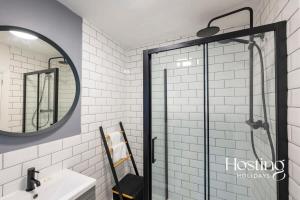 Super Central Apartment Close To River & Station