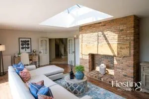 Luxurious 4 Bedroom Vineyard Villa at Stanlake Park - 桑宁