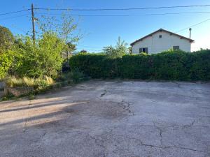 Charmant T2 calme , climatisé et piscine privée