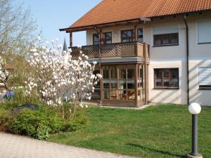 Herrliche Ferienwohnung in Bayerbach mit Grill, Terrasse und Gar