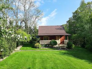 Ferienhaus in Zakrzewo mit Grill, Terrasse und Garten