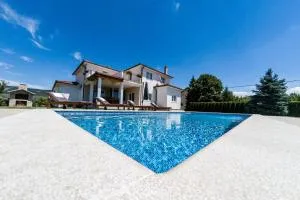 Villa Latica mit viel Privatsphäre, Pool und Aussicht - Donji Proložac