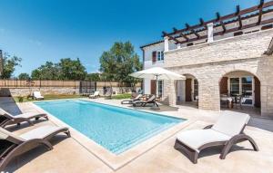 Wunderschönes Ferienhaus in Cukrići mit Privatem Pool 