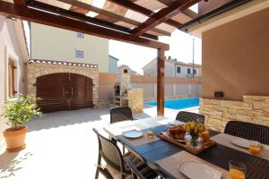 Ferienhaus mit Privatpool für 5 Personen ca 150 qm in Pula, Istrien Istrische Riviera