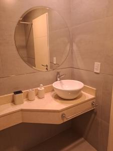 Cómodo monoambiente con balcón en Salta 246