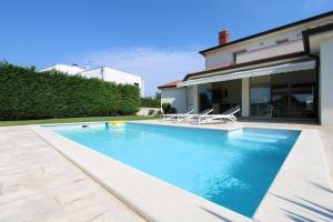 Moderne Villa Alex Exclusive in Porec, 6 Personen, Pool, ruhige Lage