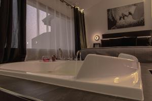 Suite 115 - Luxury Rooms img8