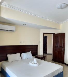 Ocean Blue Retreat-3 minute walk to Nyali Center and 3 minute walk to the Beach