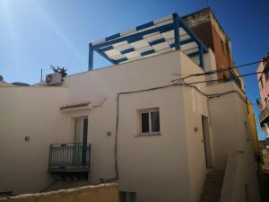 Il terrazzo sul porto