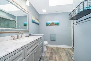 Private Paradise! Stunning south-facing pool home