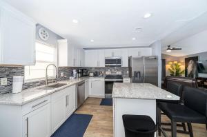 Private Paradise! Stunning south-facing pool home