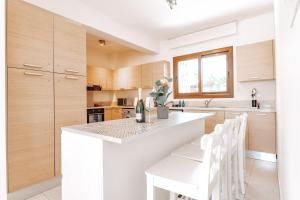 WealthyStays Sunset Villa, 3min walk to Sea