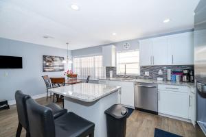 Private Paradise! Stunning south-facing pool home