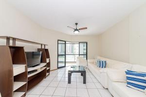 Apto Quadra Mar 1sui+2qua a 50m Praia Central BC