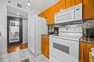 Luxe 1 BDR • 32th Floor • Brickell • Ocean Views