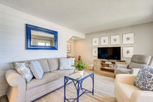 Beachfront Panama City Condo with Balcony and Views!