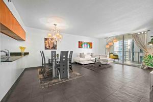 Luxury 1 BDR • 30th Floor • Brickell • Water Views