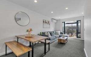 Balcony and Parking 3BR Gem Near Arena by Zodiak Stays - Prázdninové domy, Auckland
