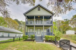 Sleek + Spacious Home ~ 6 Mi to Downtown Atlanta!