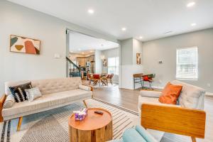 Sleek + Spacious Home ~ 6 Mi to Downtown Atlanta!