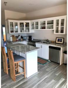 12B - New 2BR, 2BA, Middle Floor Condo, Pool